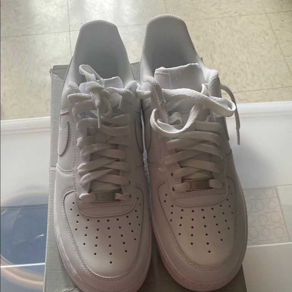 Nike White Air Force 1 Sneakers Classic Design